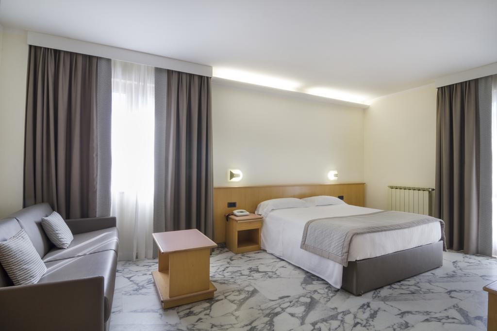 Hotel Mistral Termoli Exterior photo